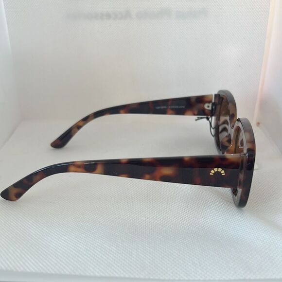 C&C California Tortoise Shell Sunglasses - Picture 3 of 7